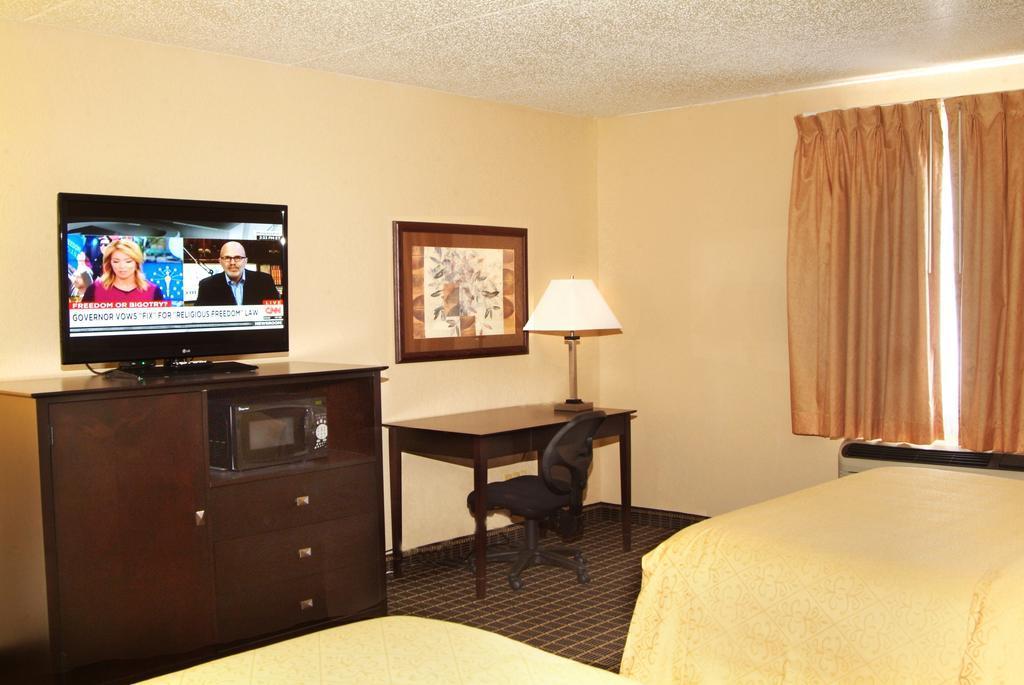 Quality Inn & Suites Big Rapids Dış mekan fotoğraf