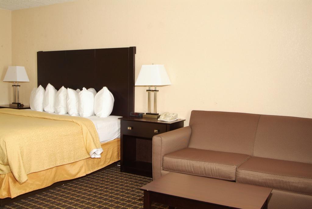 Quality Inn & Suites Big Rapids Dış mekan fotoğraf